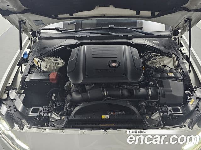 Jaguar XF (X260) 20d Portfolio, 2017 7