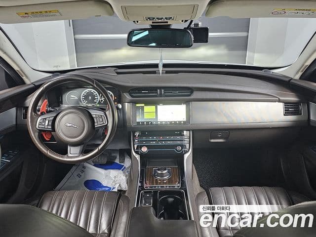 Jaguar XF (X260) 20d Portfolio, 2017 8