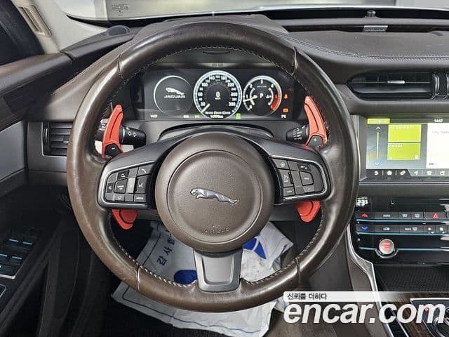 Jaguar XF (X260) 20d Portfolio, 2017 13