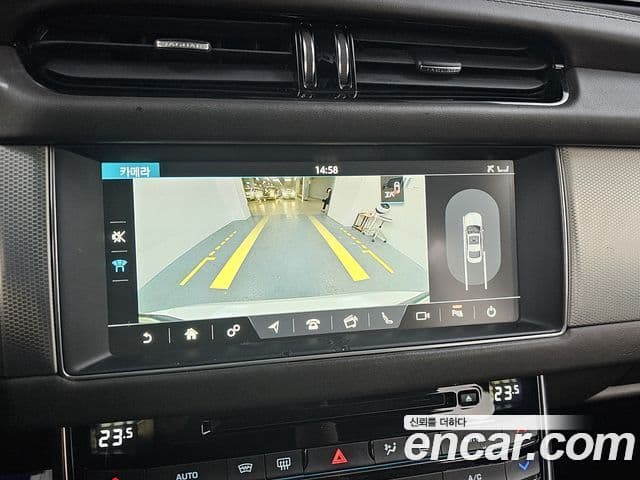 Jaguar XF (X260) 20d Portfolio, 2017 15