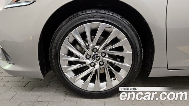 Lexus ES300h 7세대 Luxury Plus, 2023 все фото