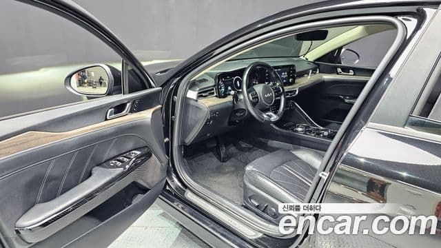 Kia K5 3세대 Signature, 2022 11