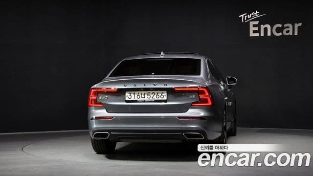 Volvo S60 3세대 T5 Inscription, 2020 4