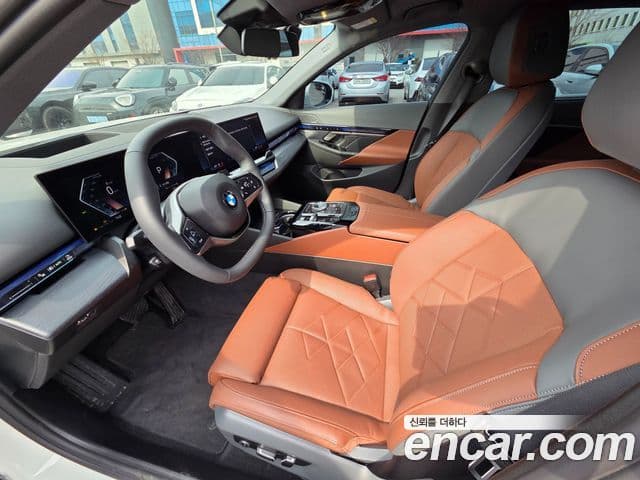 BMW 5시리즈 (G60), 2025 11