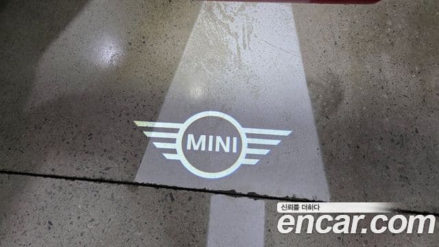 Mini Cooper C 4세대 Classic, 2025 18