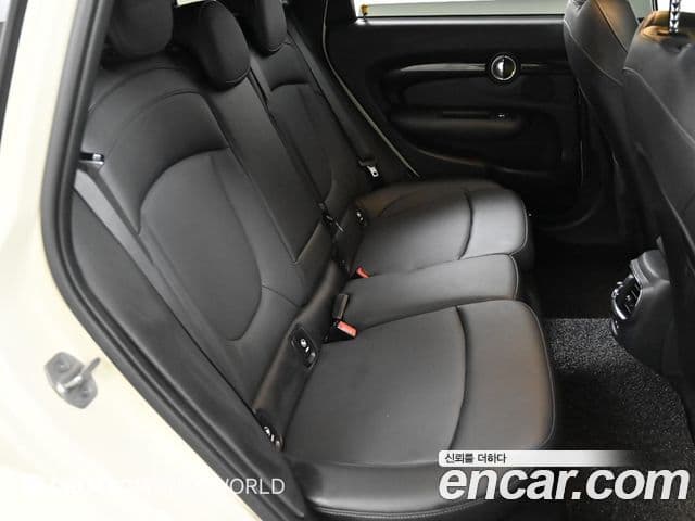 Mini Cooper 클럽맨 2세대, 2021 12