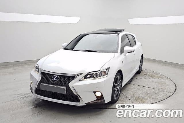 Lexus CT200h ZWA10, 2017 1