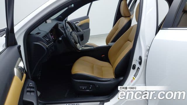 Lexus CT200h ZWA10, 2017 10