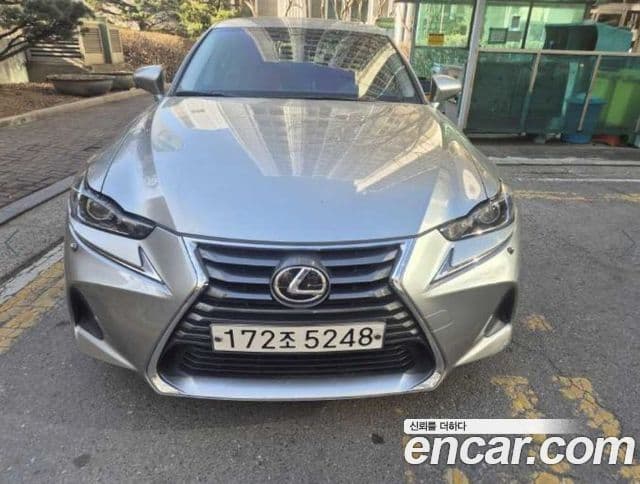 Lexus New IS200t Supreme, 2017 1