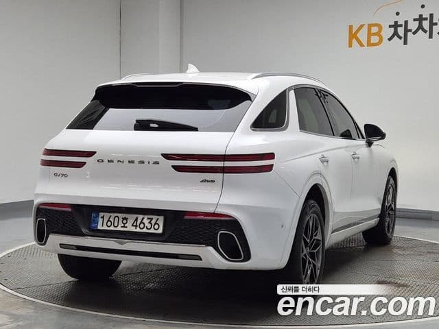 Genesis GV70, 2021 3