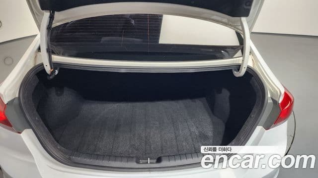 Hyundai Avante AD 1.6 GDI Value Plus, 2018 20