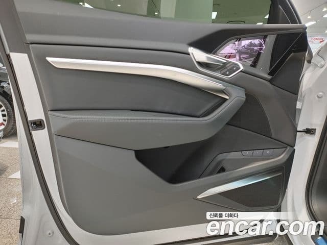 Audi e-Tron, 2022 11