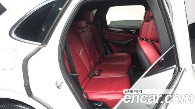 Porsche Cayenne (PO536), 2021 12