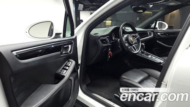 Porsche Macan 95B, 2016 11