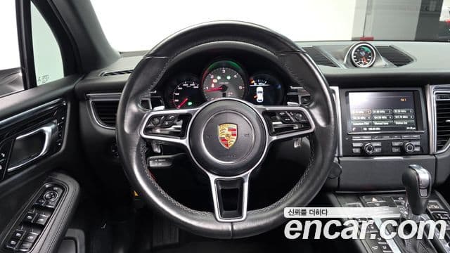 Porsche Macan 95B, 2016 13