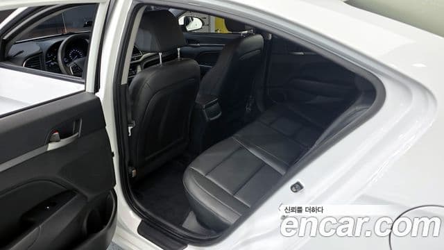 Hyundai Avante AD Style, 2017 11