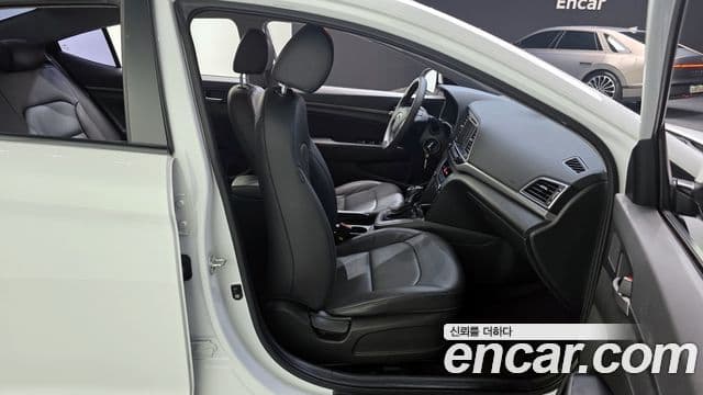 Hyundai Avante AD Style, 2017 12