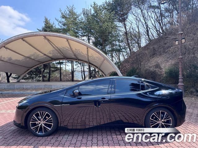 Toyota 프리우스 5세대 2.0 XLE, 2024 1