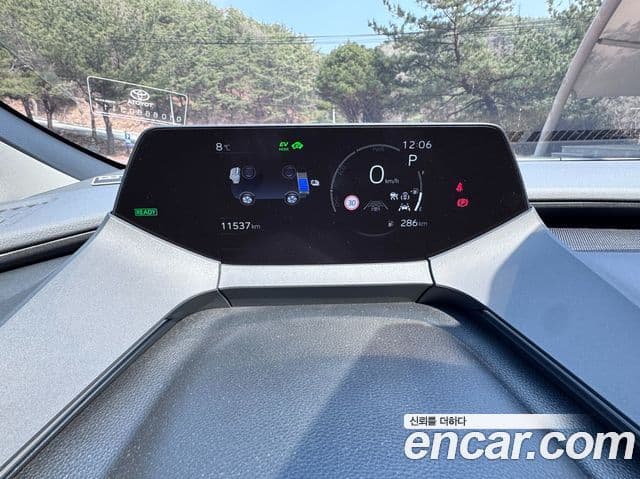 Toyota 프리우스 5세대 2.0 XLE, 2024 8