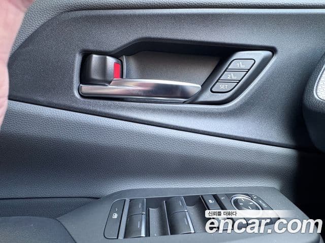 Toyota 프리우스 5세대 2.0 XLE, 2024 13