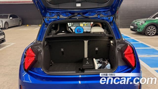 Mini Cooper Электрический (Electric) 4세대 SE favored, 2024 19