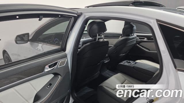 Genesis G80 Sport, 2018 17