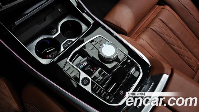 BMW X7 (G07) xDrive 40i M Sport 6인승, 2024 9