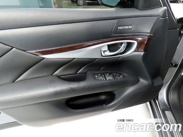 Infiniti Q70 Style, 2015 16