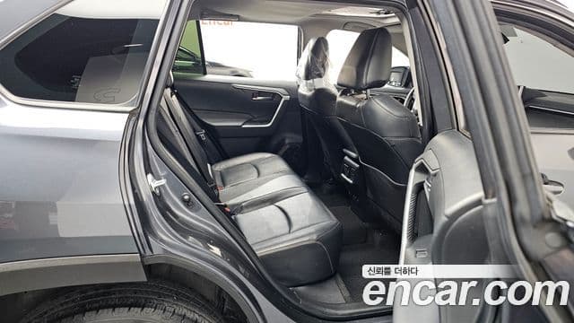 Toyota RAV4 5세대, 2019 12