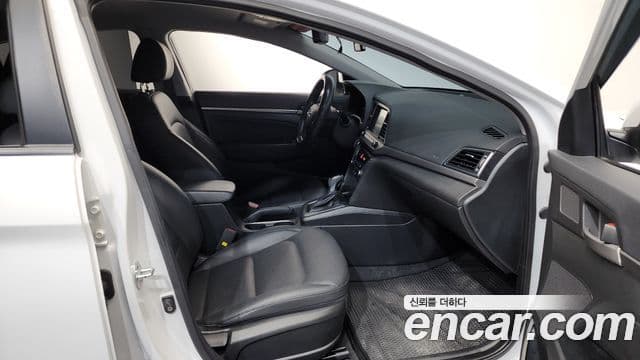 Hyundai Avante AD 1.6 GDI Value Plus, 2018 12