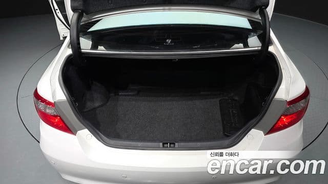 Toyota New 캠리 гибрид LE, 2016 20