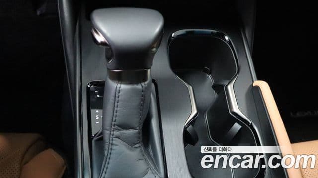 Lexus ES300h 7세대 Executive, 2025 9