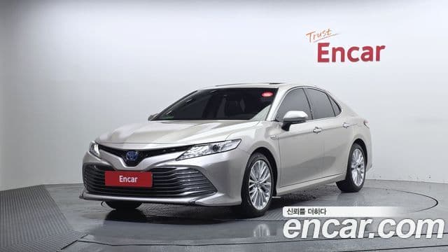 Toyota 캠리 (XV70) 2.5 XLE гибрид, 2018 1
