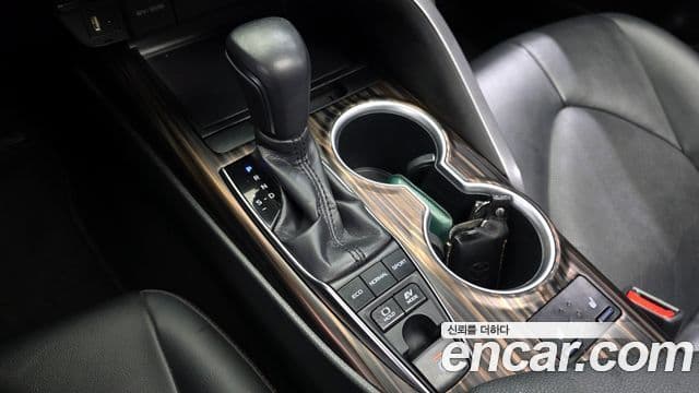 Toyota 캠리 (XV70) 2.5 XLE гибрид, 2018 9