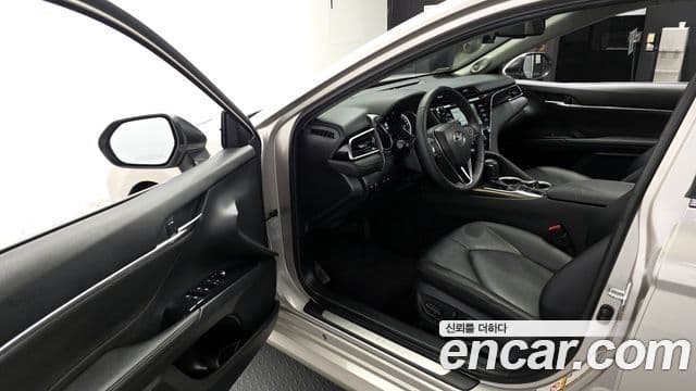 Toyota 캠리 (XV70) 2.5 XLE гибрид, 2018 10