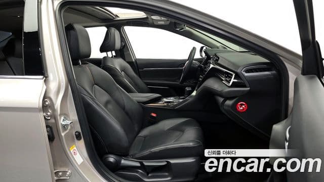 Toyota 캠리 (XV70) 2.5 XLE гибрид, 2018 11