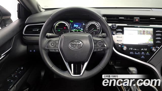 Toyota 캠리 (XV70) 2.5 XLE гибрид, 2018 13