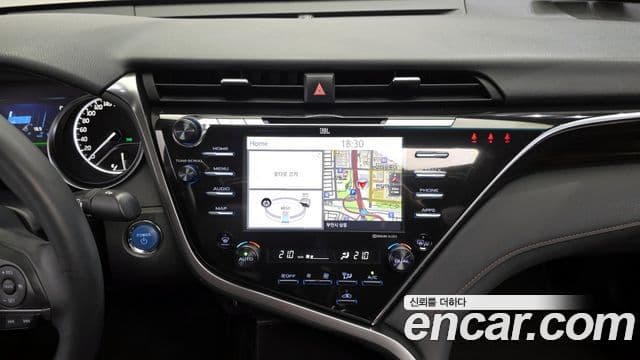 Toyota 캠리 (XV70) 2.5 XLE гибрид, 2018 14