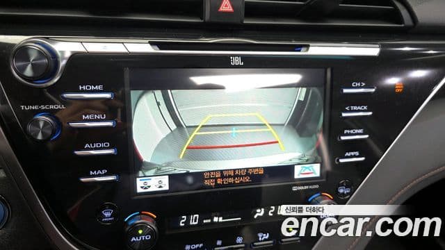 Toyota 캠리 (XV70) 2.5 XLE гибрид, 2018 15