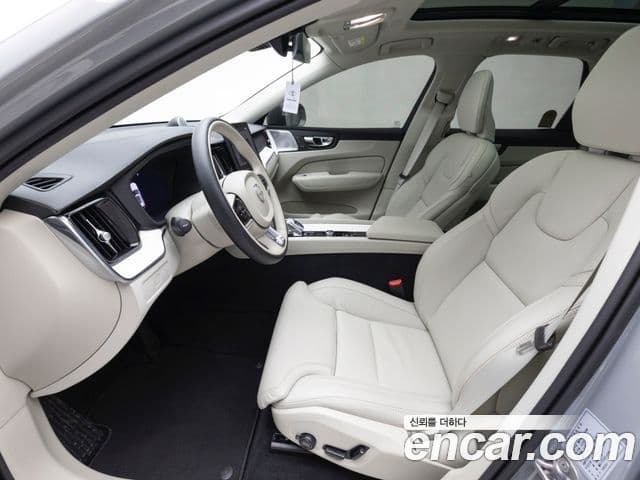 Volvo XC60 2세대 B5 Ultra Bright, 2026 9