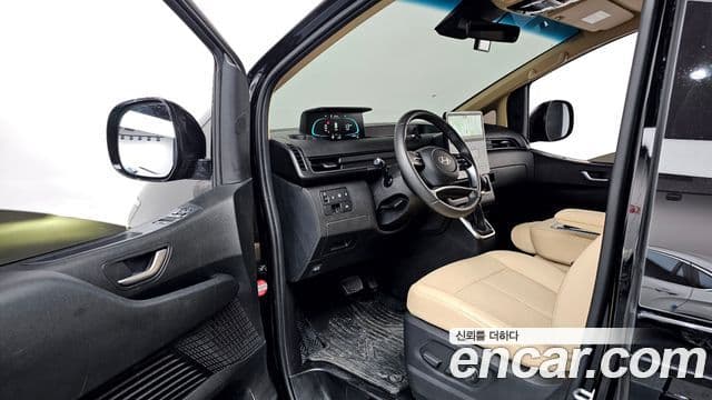 Hyundai Staria Modern, 2025 10