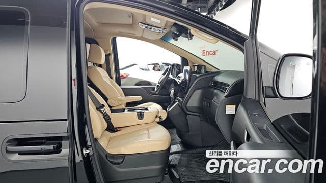 Hyundai Staria Modern, 2025 11
