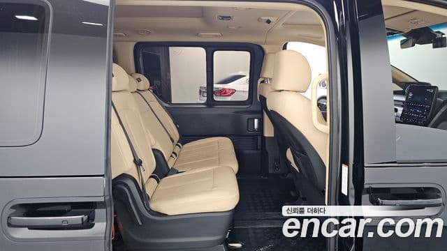 Hyundai Staria Modern, 2025 12