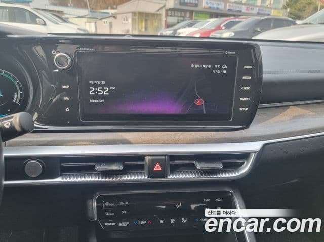 Kia K5 гибрид 3세대 Signature, 2020 14