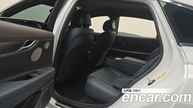 Genesis electrified G80 (RG3) e-AWD, 2023 12