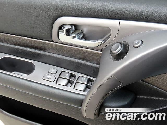 KG모빌리티(SsangYong) Korando 투리스모 4WD RX 9인승, 2018 11