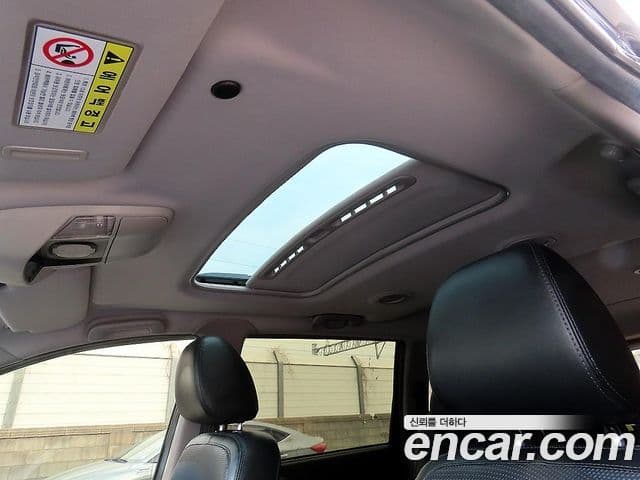 KG모빌리티(SsangYong) Korando 투리스모 4WD RX 9인승, 2018 17