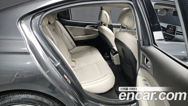 Genesis G70 Elite, 2019 12