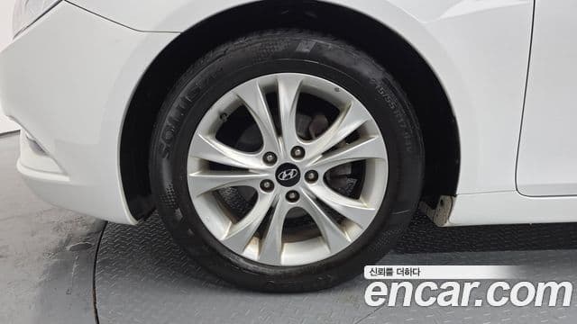 Hyundai YF Sonata LPI Premier(для людей с инвалидностью), 2011 все фото