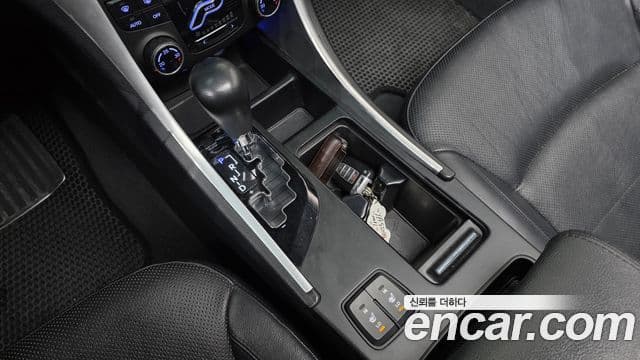 Hyundai YF Sonata LPI Premier(для людей с инвалидностью), 2011 9